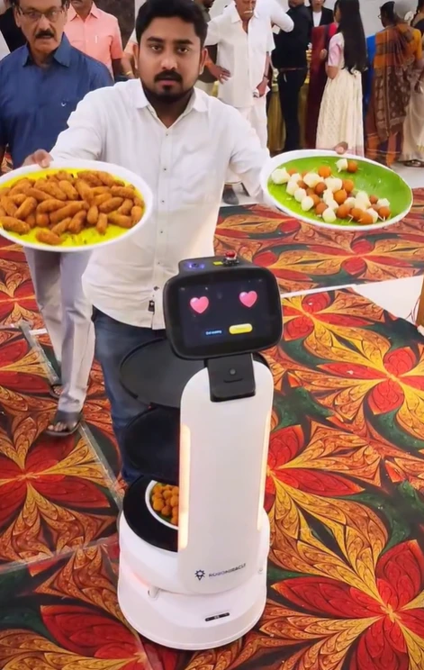 Service Dinebot in restaurant